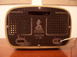 Familial Salon 527A 16