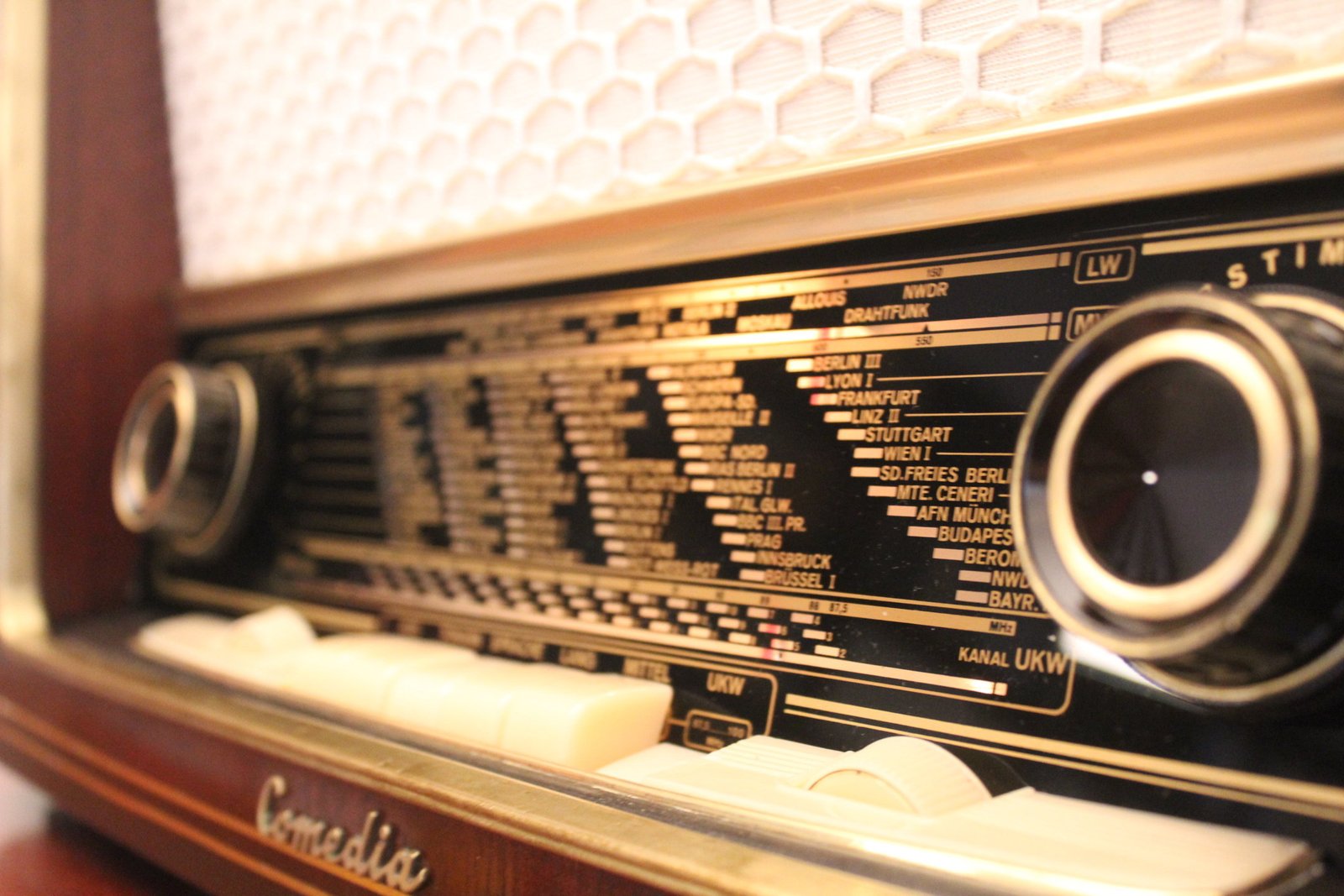 Graetz Comedia 4R-216 06