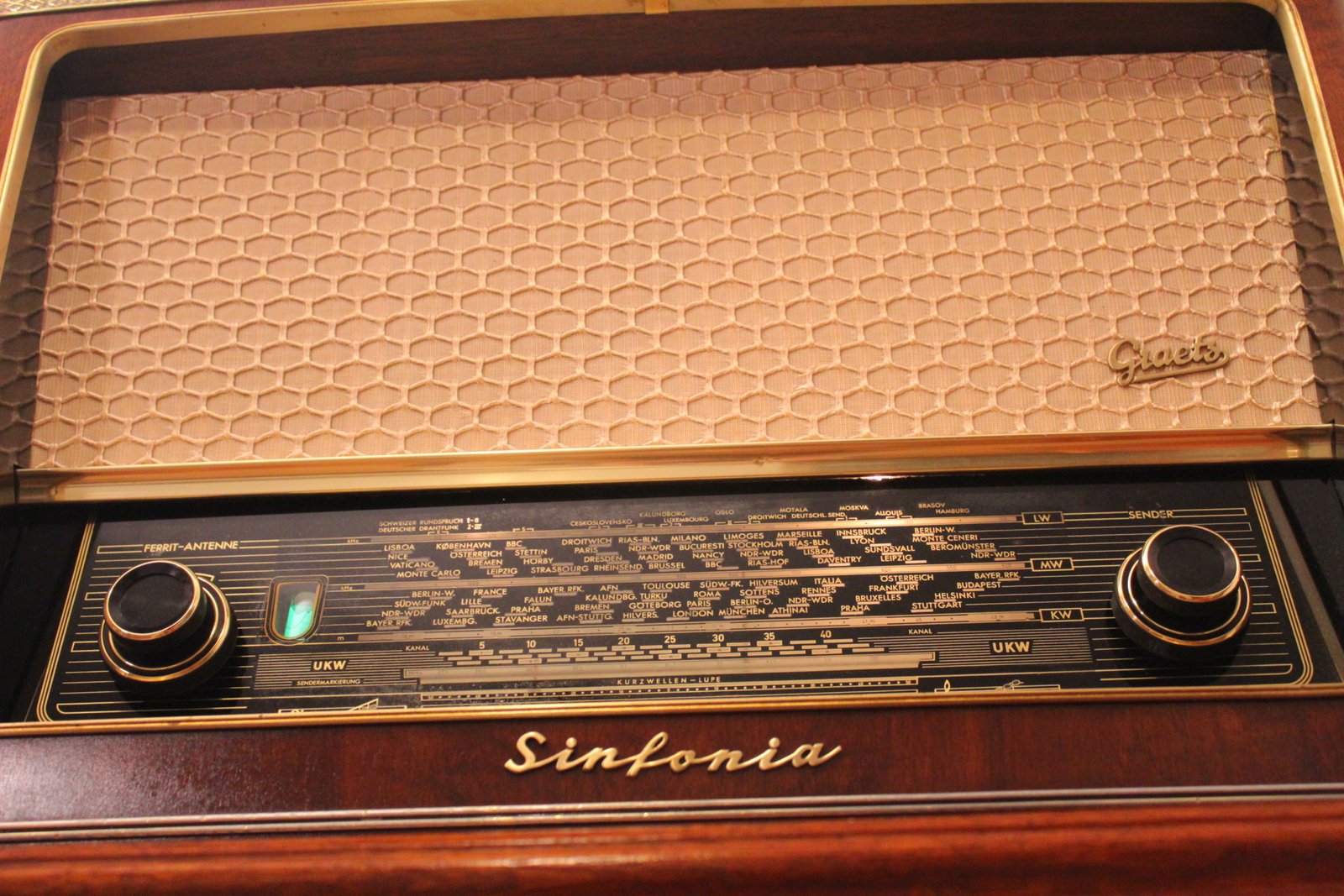 Graetz Sinfonia 4R211 14